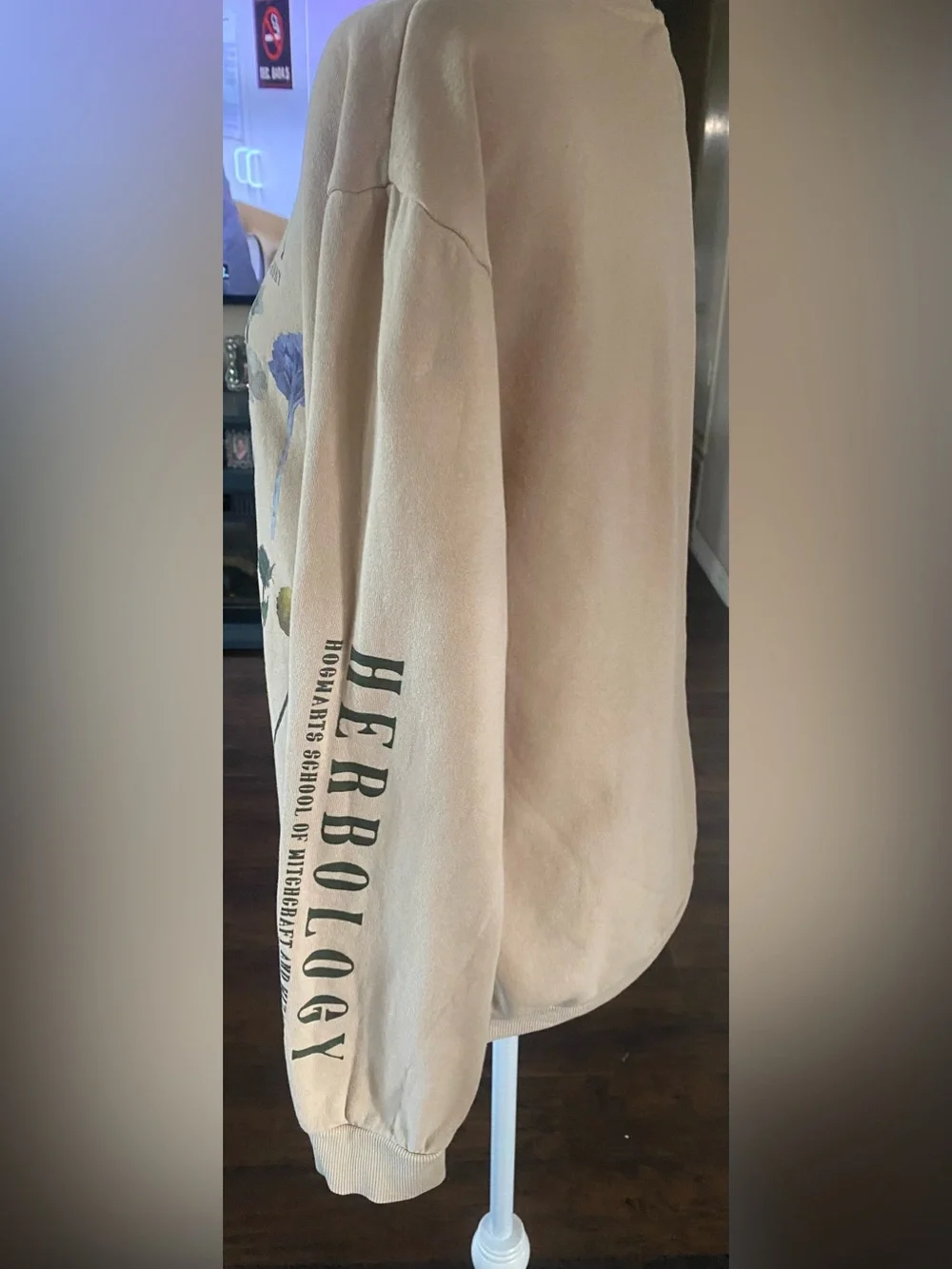 Wizarding World Of Harry Potter beige crewneck